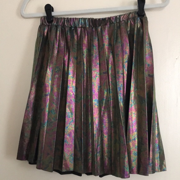 UO Oil Slick Pleated Mini Skirt sz M - Picture 5 of 5